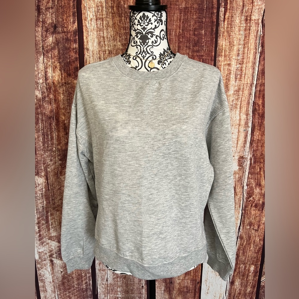 SWISSBRAND | NWT Women’s Heather Gray Crew Neck Sweater